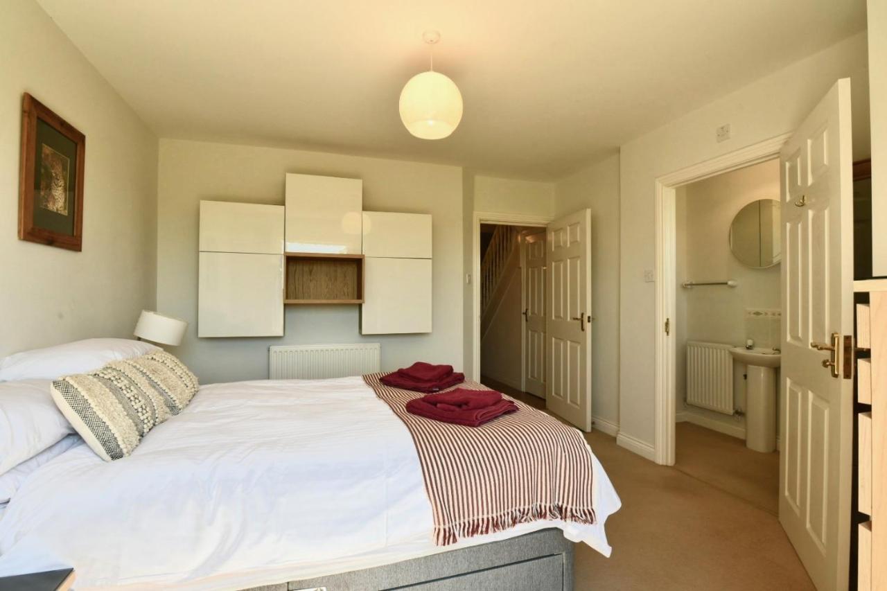47 Wetherby Way, 3 Bedrooms, Sleeps 6, Easy Walk To Town, Parking, Self Catering, Great View สแตรทฟอร์ด อะพอน เอวอน ภายนอก รูปภาพ