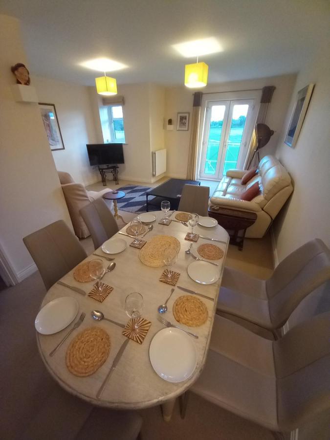 47 Wetherby Way, 3 Bedrooms, Sleeps 6, Easy Walk To Town, Parking, Self Catering, Great View สแตรทฟอร์ด อะพอน เอวอน ภายนอก รูปภาพ