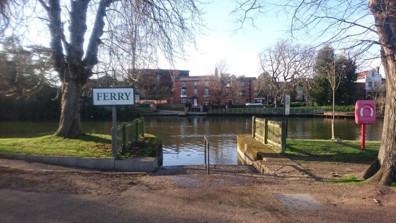 47 Wetherby Way, 3 Bedrooms, Sleeps 6, Easy Walk To Town, Parking, Self Catering, Great View สแตรทฟอร์ด อะพอน เอวอน ภายนอก รูปภาพ