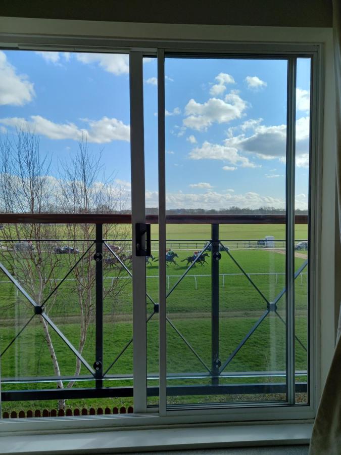 47 Wetherby Way, 3 Bedrooms, Sleeps 6, Easy Walk To Town, Parking, Self Catering, Great View สแตรทฟอร์ด อะพอน เอวอน ภายนอก รูปภาพ