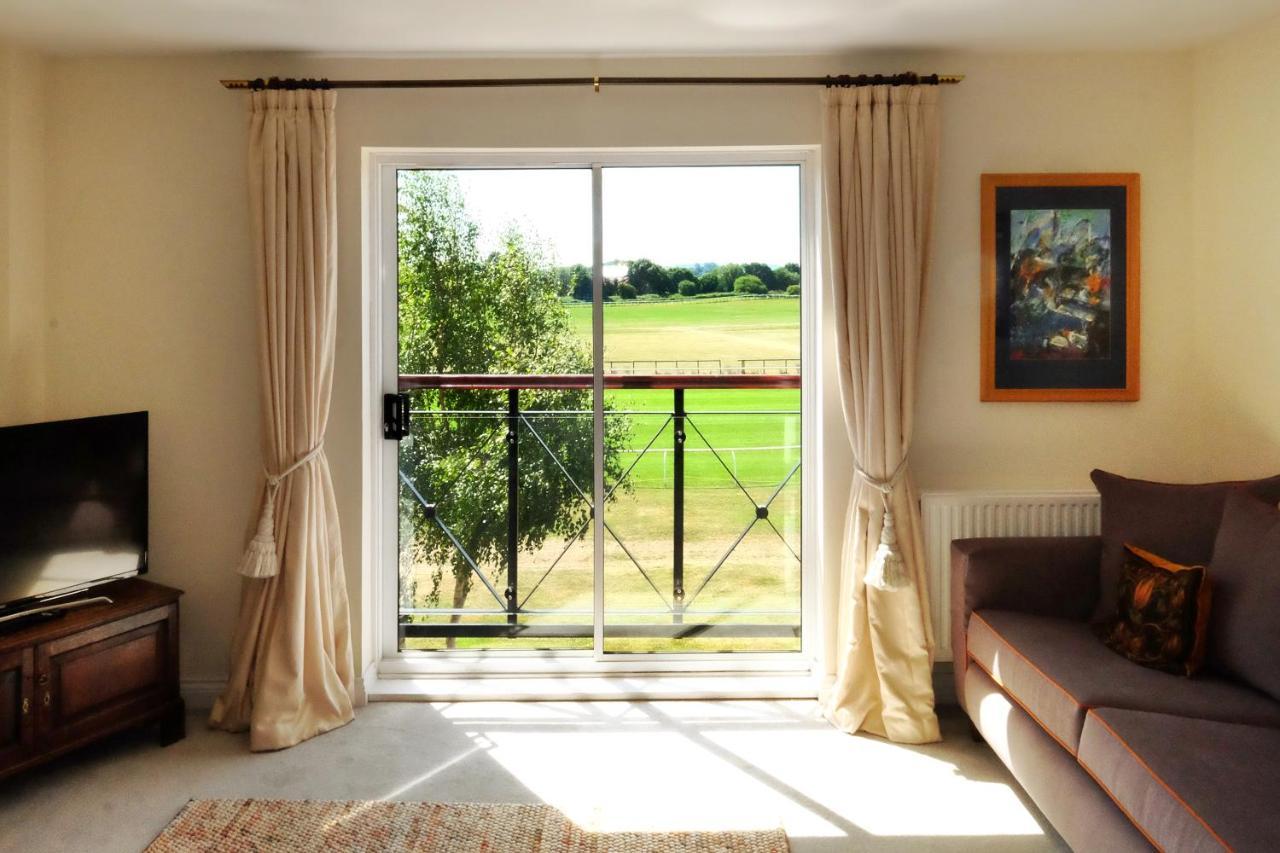 47 Wetherby Way, 3 Bedrooms, Sleeps 6, Easy Walk To Town, Parking, Self Catering, Great View สแตรทฟอร์ด อะพอน เอวอน ภายนอก รูปภาพ