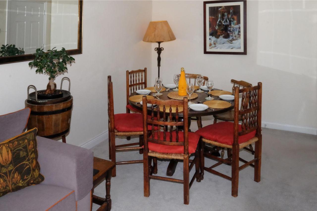 47 Wetherby Way, 3 Bedrooms, Sleeps 6, Easy Walk To Town, Parking, Self Catering, Great View สแตรทฟอร์ด อะพอน เอวอน ภายนอก รูปภาพ